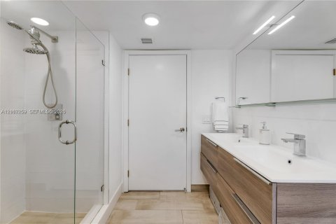Condominio en venta en Bay Harbor Islands, Florida, 2 dormitorios, 121.24 m2 № 2431285 - foto 30