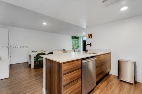 Condominio en venta en Bay Harbor Islands, Florida, 2 dormitorios, 121.24 m2 № 2431285 - foto 10