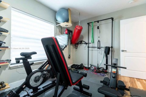 Casa en venta en Hialeah, Florida, 4 dormitorios, 203.46 m2 № 1878427 - foto 20