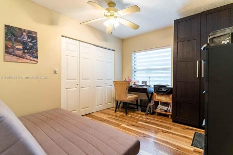 Casa en venta en Hialeah, Florida, 4 dormitorios, 203.46 m2 № 1878427 - foto 24