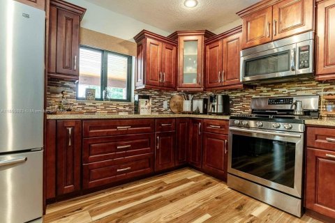 Casa en venta en Hialeah, Florida, 4 dormitorios, 203.46 m2 № 1878427 - foto 11