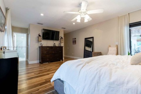 Casa en venta en Hialeah, Florida, 4 dormitorios, 203.46 m2 № 1878427 - foto 30