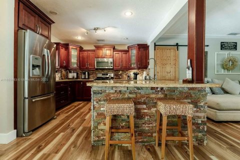 Casa en venta en Hialeah, Florida, 4 dormitorios, 203.46 m2 № 1878427 - foto 9