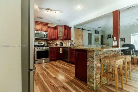 Casa en venta en Hialeah, Florida, 4 dormitorios, 203.46 m2 № 1878427 - foto 10