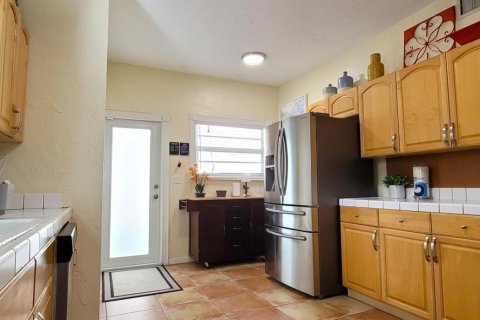 Villa ou maison à louer à West Palm Beach, Floride: 2 chambres, 130.62 m2 № 2253131 - photo 11