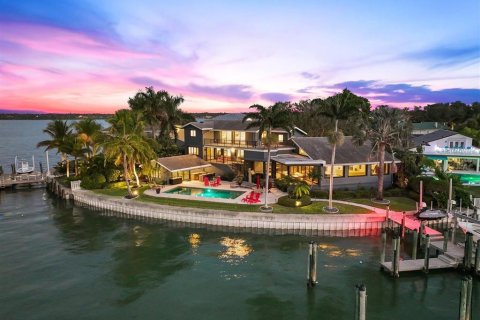 House in Belleair Beach, Florida 4 bedrooms, 367.71 sq.m. № 1899471 - photo 4