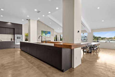 House in Belleair Beach, Florida 4 bedrooms, 367.71 sq.m. № 1899471 - photo 7