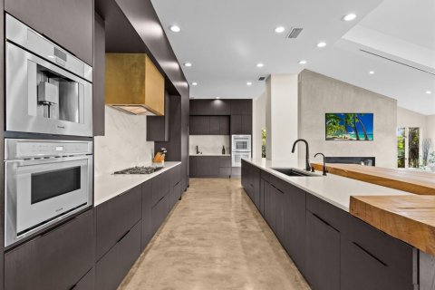 House in Belleair Beach, Florida 4 bedrooms, 367.71 sq.m. № 1899471 - photo 12