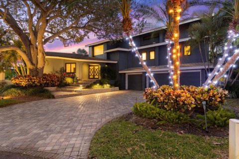 House in Belleair Beach, Florida 4 bedrooms, 367.71 sq.m. № 1899471 - photo 2