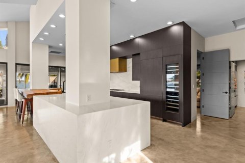 House in Belleair Beach, Florida 4 bedrooms, 367.71 sq.m. № 1899471 - photo 15