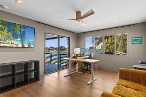 House in Belleair Beach, Florida 4 bedrooms, 367.71 sq.m. № 1899471 - photo 23