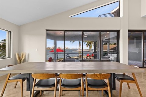 House in Belleair Beach, Florida 4 bedrooms, 367.71 sq.m. № 1899471 - photo 19