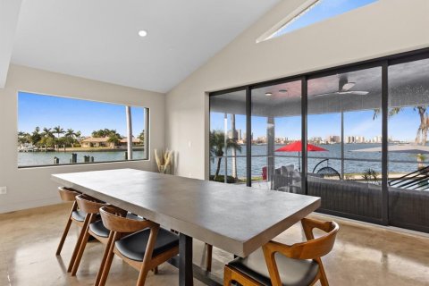 House in Belleair Beach, Florida 4 bedrooms, 367.71 sq.m. № 1899471 - photo 18