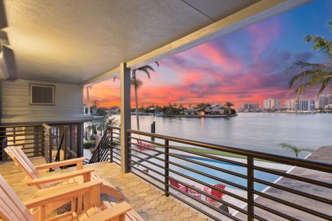 House in Belleair Beach, Florida 4 bedrooms, 367.71 sq.m. № 1899471 - photo 5