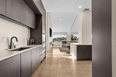 House in Belleair Beach, Florida 4 bedrooms, 367.71 sq.m. № 1899471 - photo 14