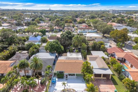 Villa ou maison à vendre à Miami, Floride: 5 chambres, 221.85 m2 № 2025817 - photo 7