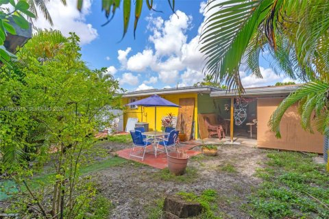 Villa ou maison à vendre à Miami, Floride: 5 chambres, 221.85 m2 № 2025817 - photo 14
