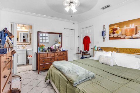 Villa ou maison à vendre à Miami, Floride: 5 chambres, 221.85 m2 № 2025817 - photo 1