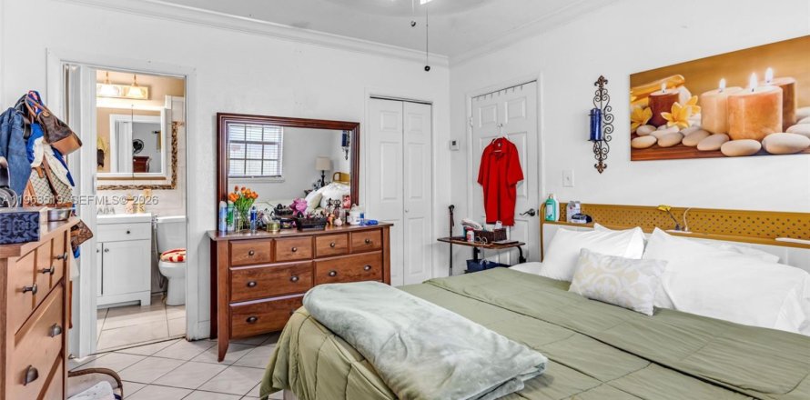 Villa ou maison à Miami, Floride 5 chambres, 221.85 m2 № 2025817