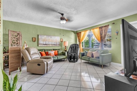 Villa ou maison à vendre à Miami, Floride: 5 chambres, 221.85 m2 № 2025817 - photo 10