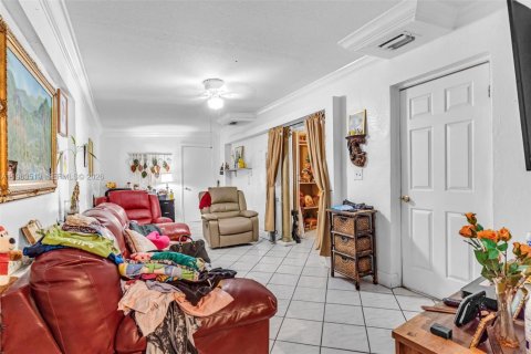 Villa ou maison à vendre à Miami, Floride: 5 chambres, 221.85 m2 № 2025817 - photo 9