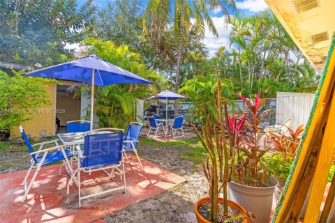 Villa ou maison à vendre à Miami, Floride: 5 chambres, 221.85 m2 № 2025817 - photo 3