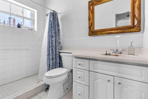 Villa ou maison à vendre à Miami, Floride: 5 chambres, 221.85 m2 № 2025817 - photo 15