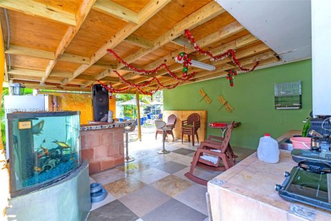 Villa ou maison à vendre à Miami, Floride: 5 chambres, 221.85 m2 № 2025817 - photo 8