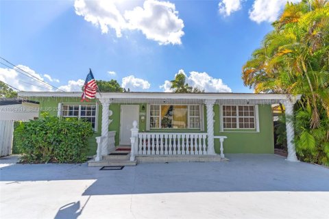 Villa ou maison à vendre à Miami, Floride: 5 chambres, 221.85 m2 № 2025817 - photo 18