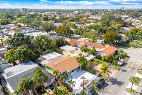 Villa ou maison à vendre à Miami, Floride: 5 chambres, 221.85 m2 № 2025817 - photo 5