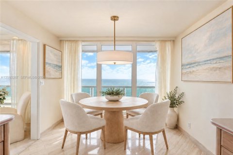 Condo in Fort Lauderdale, Florida, 2 bedrooms  № 2392512 - photo 3