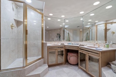 Condo in Fort Lauderdale, Florida, 2 bedrooms  № 2392512 - photo 27