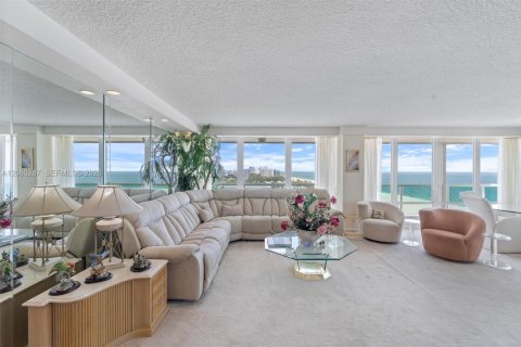 Condo in Fort Lauderdale, Florida, 2 bedrooms  № 2392512 - photo 16
