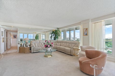 Condo in Fort Lauderdale, Florida, 2 bedrooms  № 2392512 - photo 18