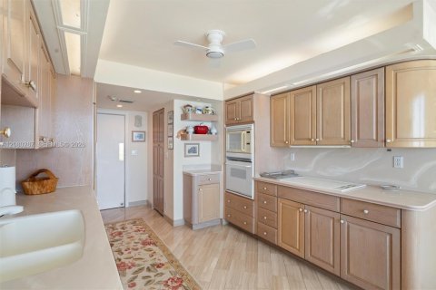 Condo in Fort Lauderdale, Florida, 2 bedrooms  № 2392512 - photo 24