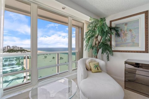 Condo in Fort Lauderdale, Florida, 2 bedrooms  № 2392512 - photo 26