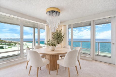 Condo in Fort Lauderdale, Florida, 2 bedrooms  № 2392512 - photo 2