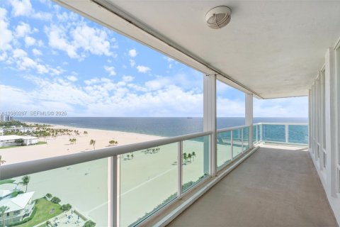 Condo in Fort Lauderdale, Florida, 2 bedrooms  № 2392512 - photo 9