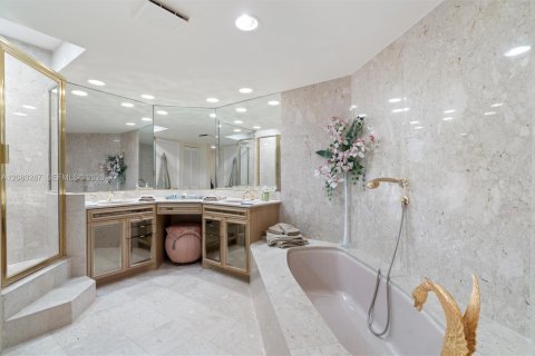 Condo in Fort Lauderdale, Florida, 2 bedrooms  № 2392512 - photo 28