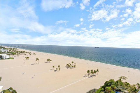 Condo in Fort Lauderdale, Florida, 2 bedrooms  № 2392512 - photo 7