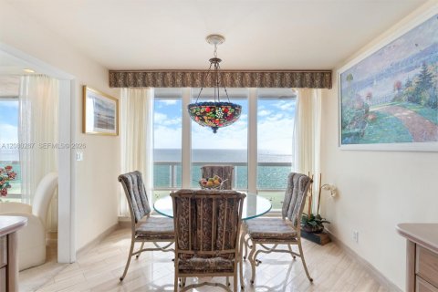 Condo in Fort Lauderdale, Florida, 2 bedrooms  № 2392512 - photo 22