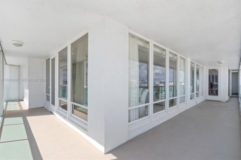 Condo in Fort Lauderdale, Florida, 2 bedrooms  № 2392512 - photo 19