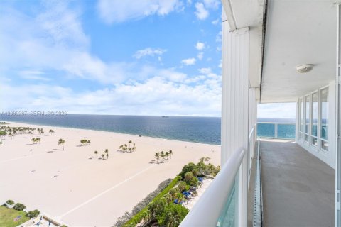 Condo in Fort Lauderdale, Florida, 2 bedrooms  № 2392512 - photo 10