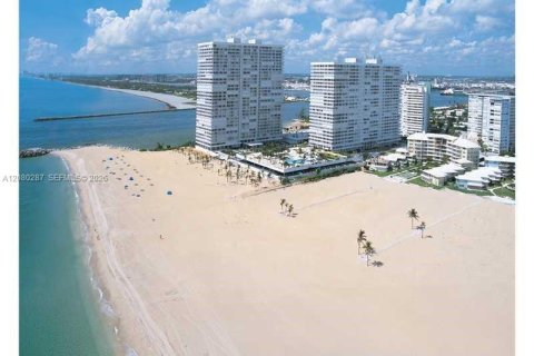 Condo in Fort Lauderdale, Florida, 2 bedrooms  № 2392512 - photo 12