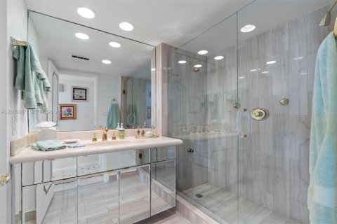 Condo in Fort Lauderdale, Florida, 2 bedrooms  № 2392512 - photo 30