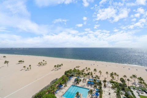 Condo in Fort Lauderdale, Florida, 2 bedrooms  № 2392512 - photo 8