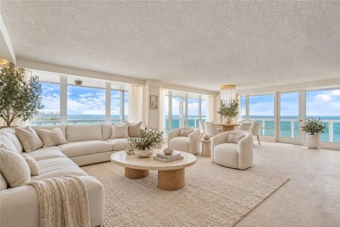 Condo in Fort Lauderdale, Florida, 2 bedrooms  № 2392512