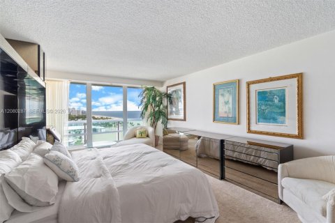 Condo in Fort Lauderdale, Florida, 2 bedrooms  № 2392512 - photo 25