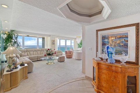 Condo in Fort Lauderdale, Florida, 2 bedrooms  № 2392512 - photo 20