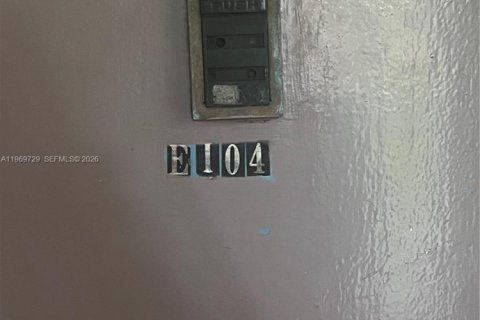 Condominio en Lauderhill, Florida, 1 dormitorio  № 2030568